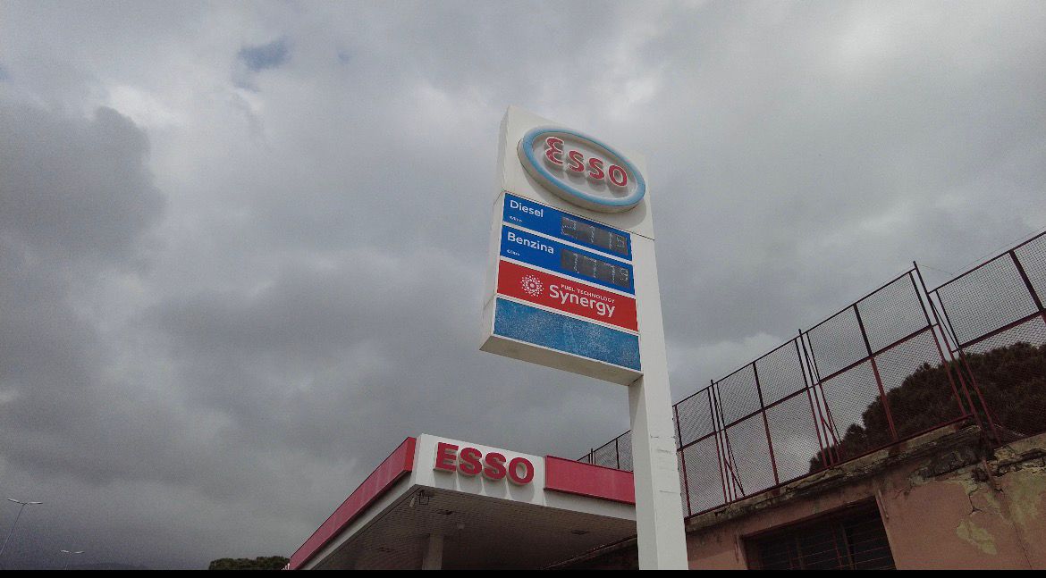 (VIDEO) Corsa alla benzina per lo sciopero, distributori presi d’assalto ma “è solo allarmismo”