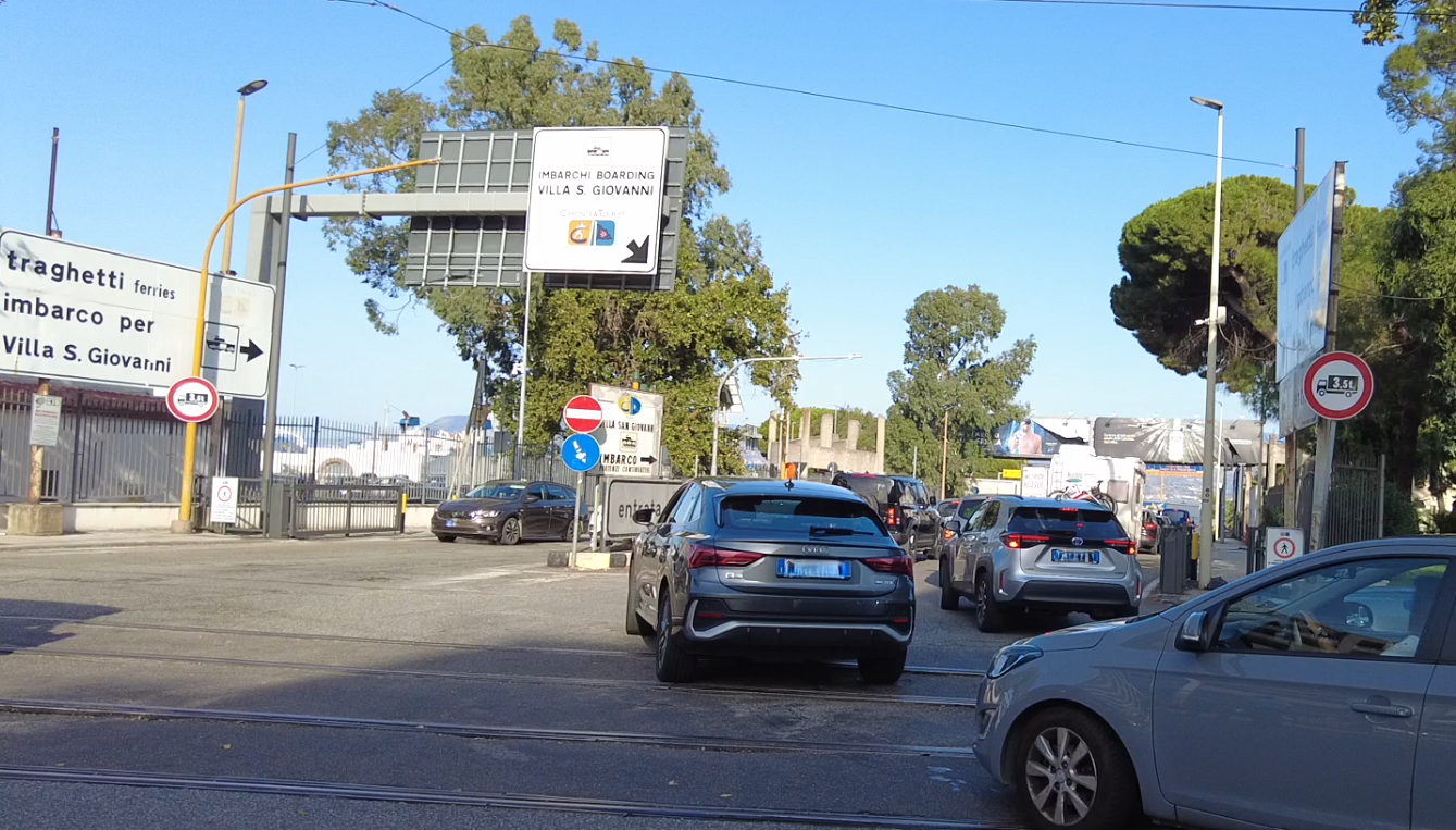 Controesodo, Messina: lunghe code agli imbarchi